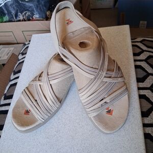 SKECHERS Women's Beige Strappy Slip-On Sandals Memory Foam size 8